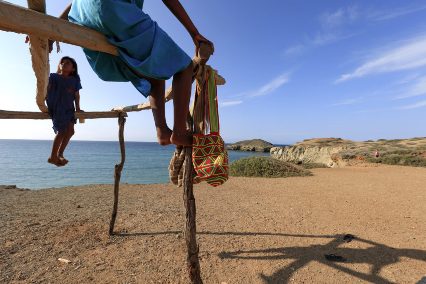 4.Niñas Wayuu. Cabo de La Vela Guajira. Vendedoras de artesanías